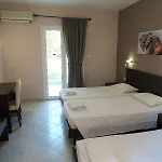 Oasis Club 3*