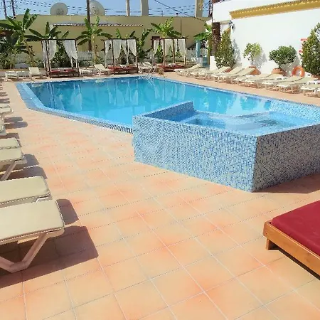 Oasis Club Kavos