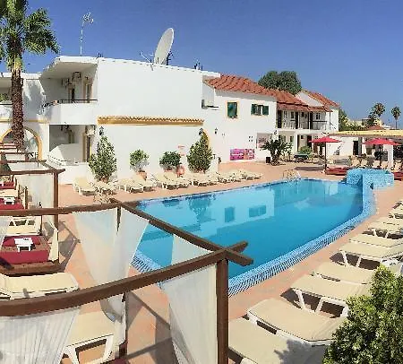 Oasis Club 3*