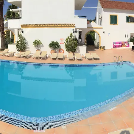 Oasis Club Aparthotel