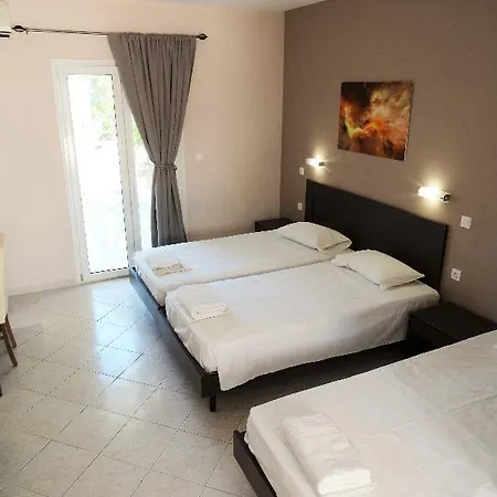 Oasis Club Aparthotel 3*