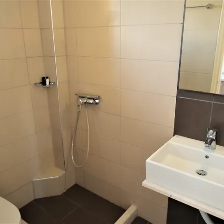 Ξενοδοχείο με διαμερίσματα Oasis Club