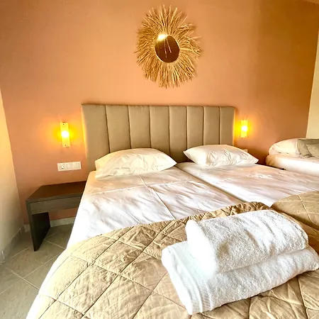 Ξενοδοχείο με διαμερίσματα Oasis Club 3*