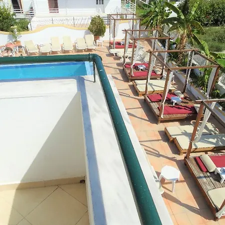 Ξενοδοχείο με διαμερίσματα Oasis Club 3*
