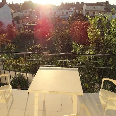 Oasis Club Aparthotel 3*