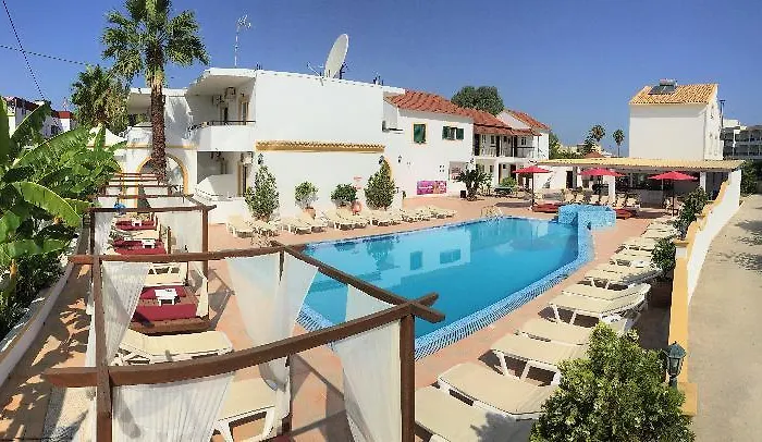 Oasis Club 3*