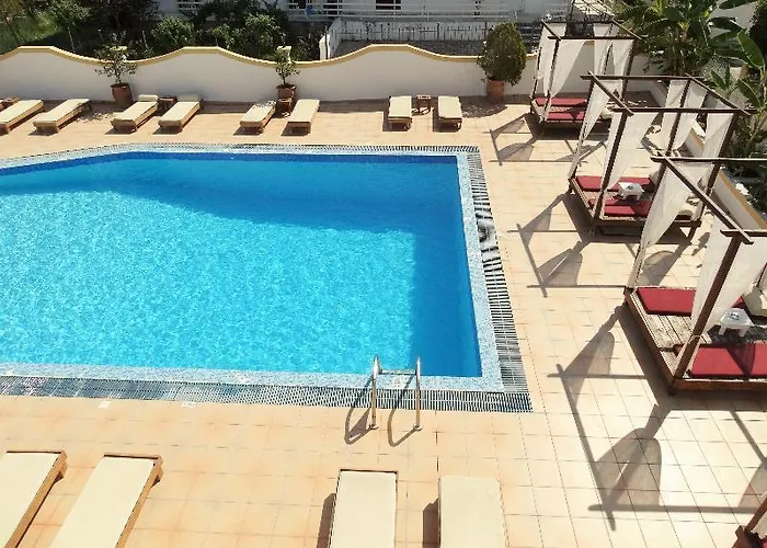 Oasis Club 3*