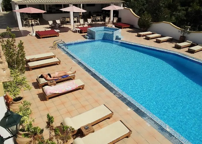 Ξενοδοχείο με διαμερίσματα Oasis Club