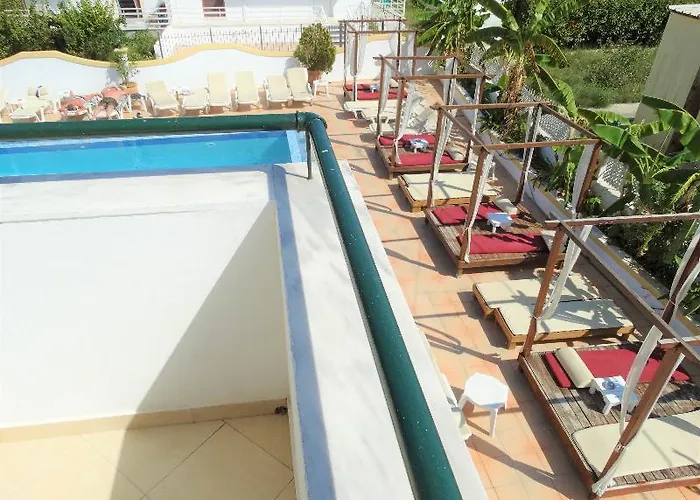 Ξενοδοχείο με διαμερίσματα Oasis Club 3*
