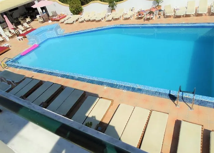 Oasis Club 3*