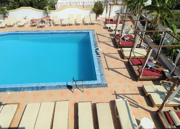 Ξενοδοχείο με διαμερίσματα Oasis Club
