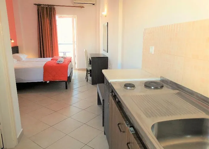 Ξενοδοχείο με διαμερίσματα Oasis Club 3*